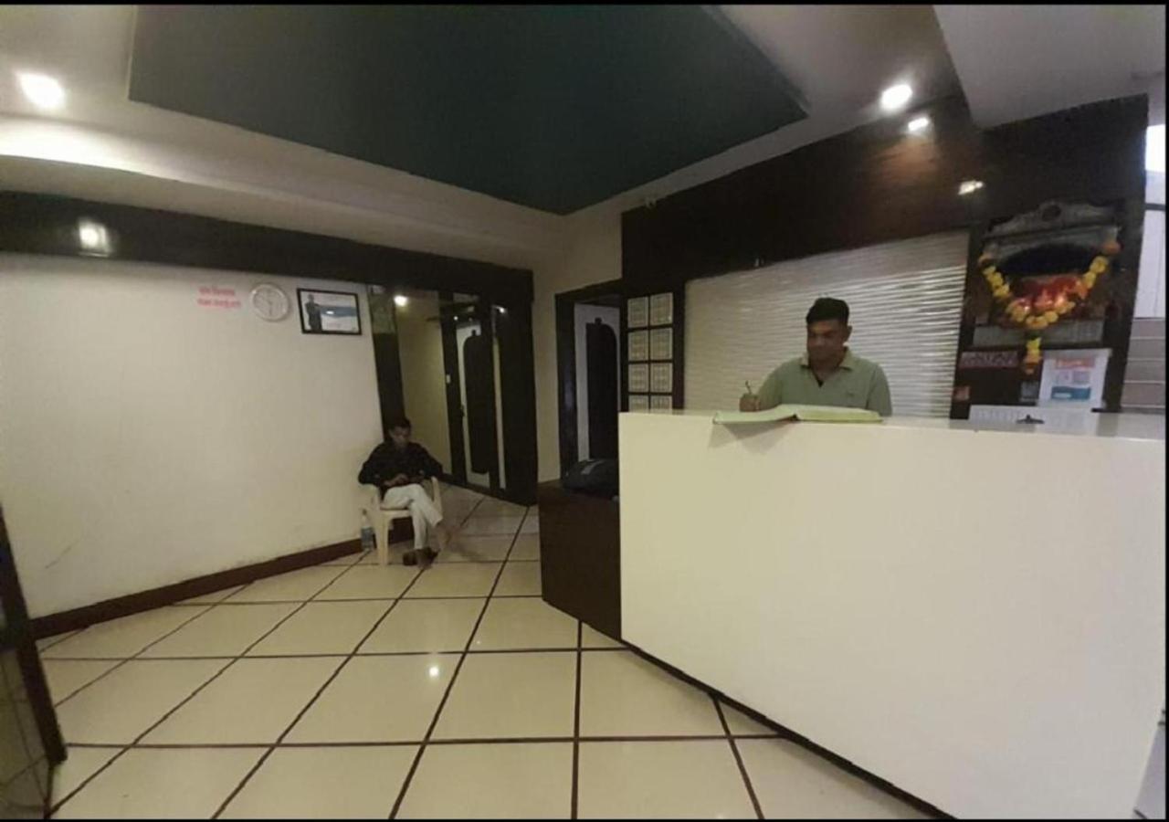 Hotel Sai Ganesh Lodging & Boarding By Wb Inn Titwala Exterior foto